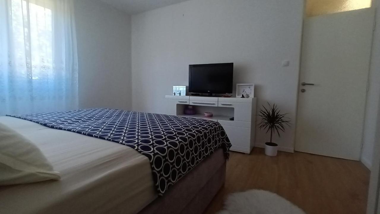 Leona Apartment-Perfect For Four Split Exteriör bild
